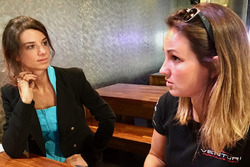 Journalistin Chiara Rainis und Delphine Biscayne, Team Venturi
