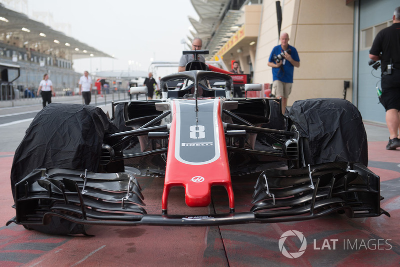 Haas F1 Team VF-18 burun ve ön kanat