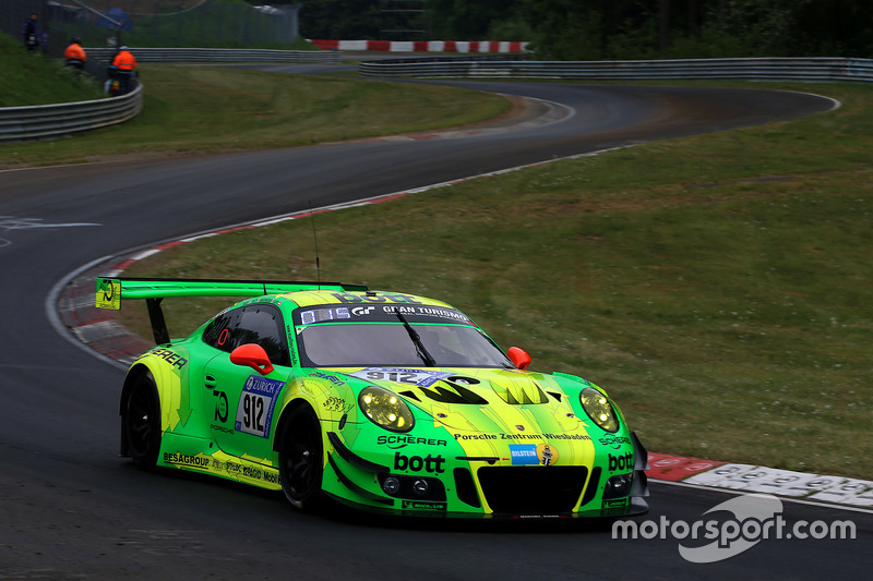 6. #912 Manthey Racing Porsche 911 GT3 R: Richard Lietz, Patrick Pilet, Frédéric Makowiecki, Nick Tandy