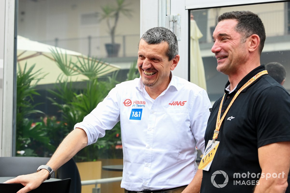 Guenther Steiner, Team Principal, Haas F1, amd Max Papis