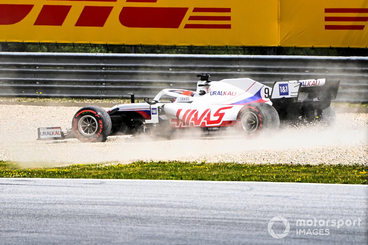 Nikita Mazepin, Haas VF-21, in de grindbak