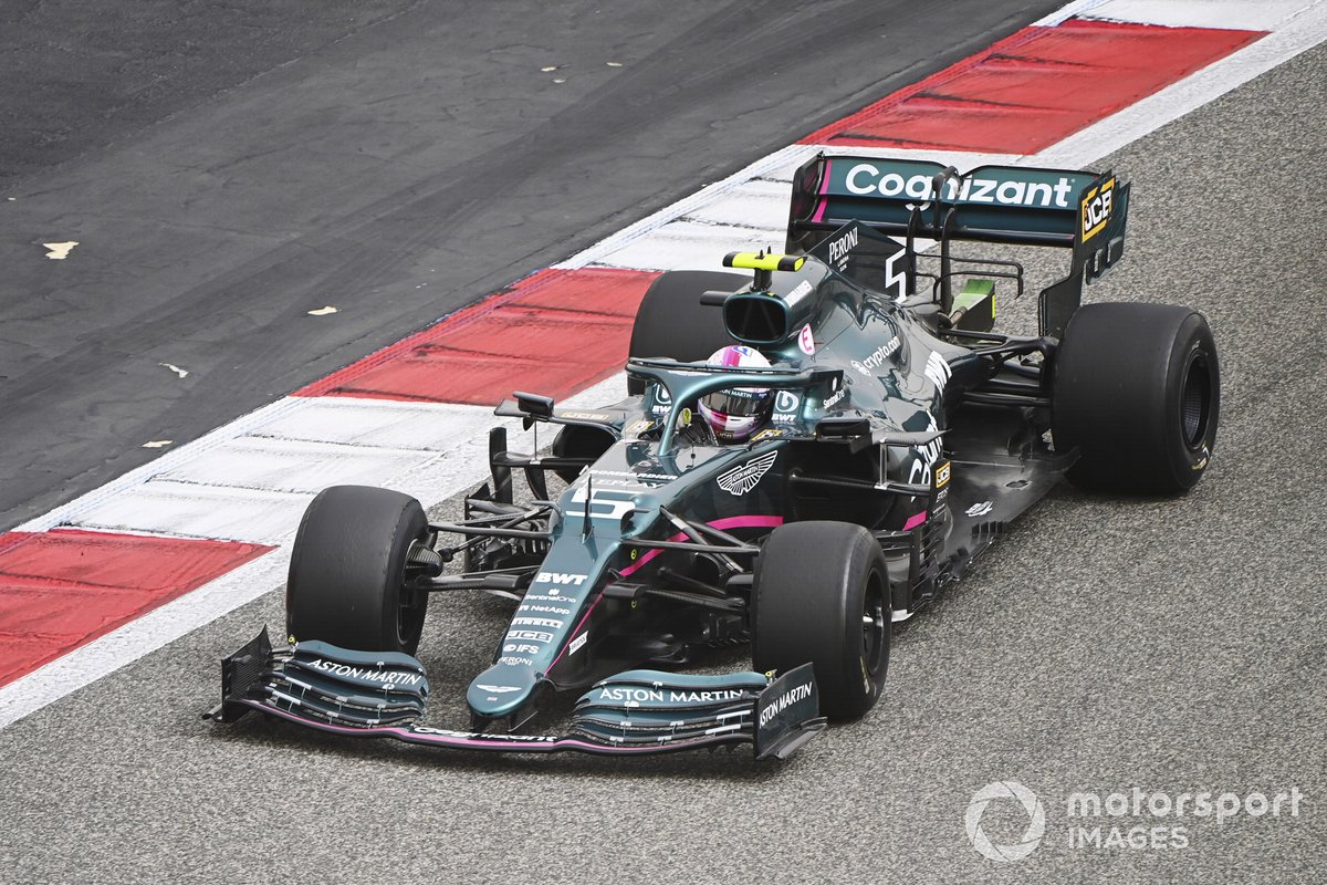Sebastian Vettel, Aston Martin AMR21.