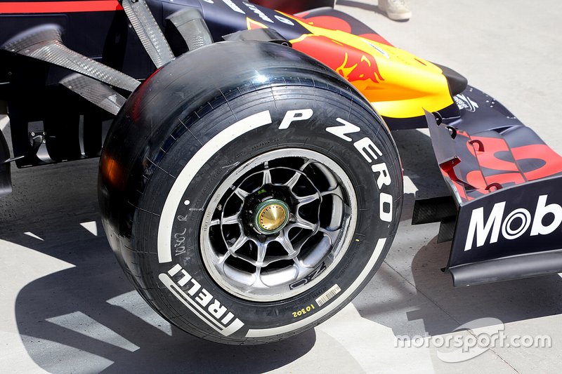 A Red Bull Racing első kereke Kanadában