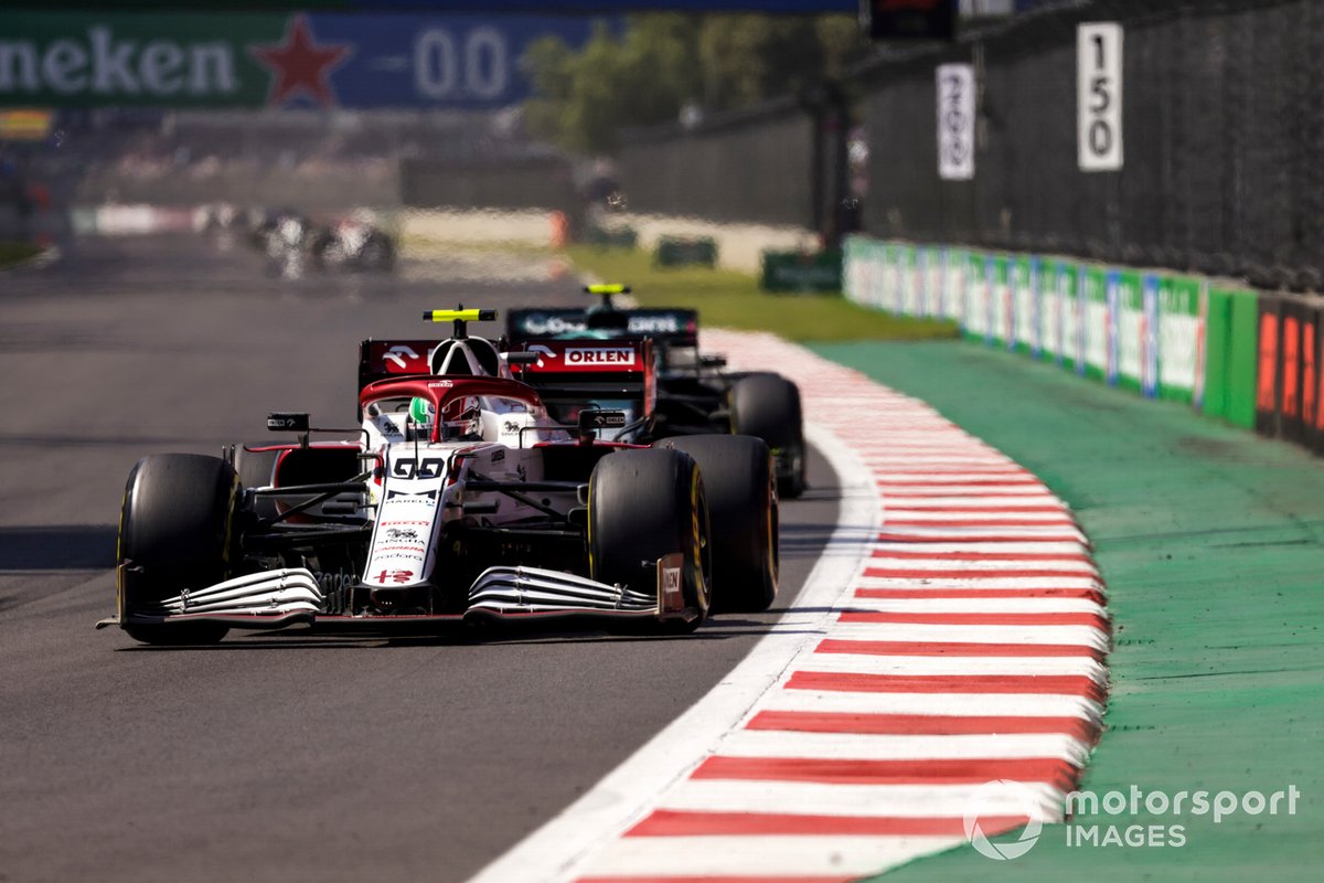 Antonio Giovinazzi, Alfa Romeo Racing C41, Sebastian Vettel, Aston Martin AMR21