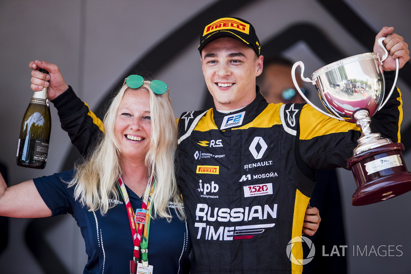 Podio: Svetlana Strelnikova, Russian Time, Artem Markelov, RUSSIAN TIME