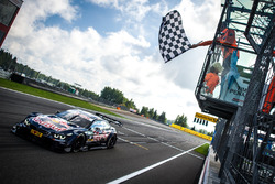 Checkered flag for Marco Wittmann, BMW Team RMG, BMW M4 DTM