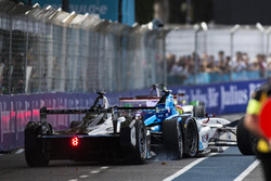 Crash: Stéphane Sarrazin, Venturi en Robin Frijns, Amlin Andretti Formula E Team