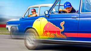 ¿Pueden los pilotos de F1 correr hacia atrás? Max contra Yuki