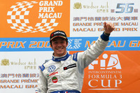 Vernay wins caution plagued Macau qualification race Vernay wins caution plagued Macau qualification race