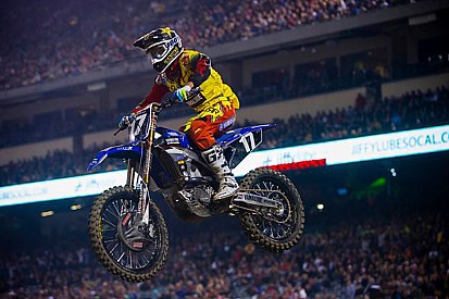 Webb lashes out at title rival Bowers: "I'll wait 'till vegas to clean him out" - video