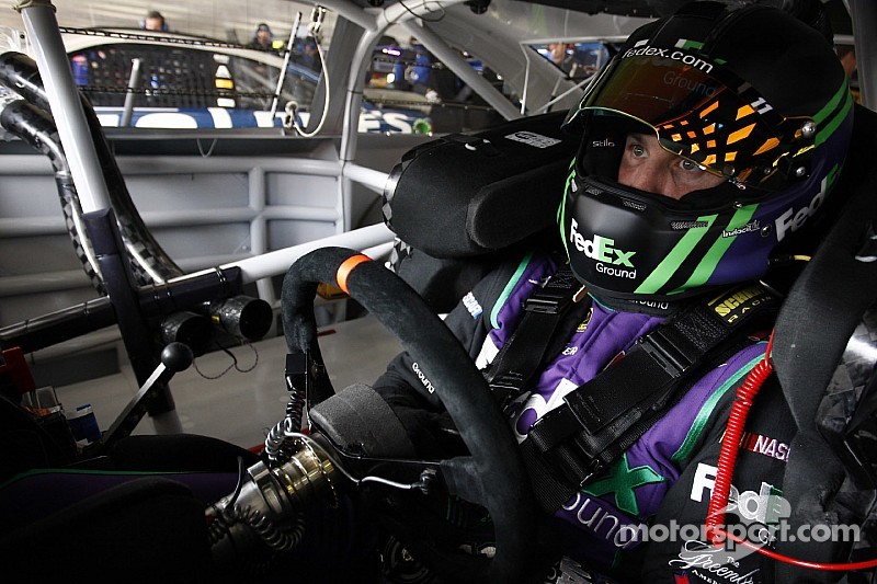 VIDEO: Denny Hamlin provoca choque de cuatro autos