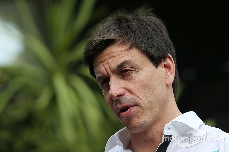 Mercedes no está de acuerdo con Red Bull