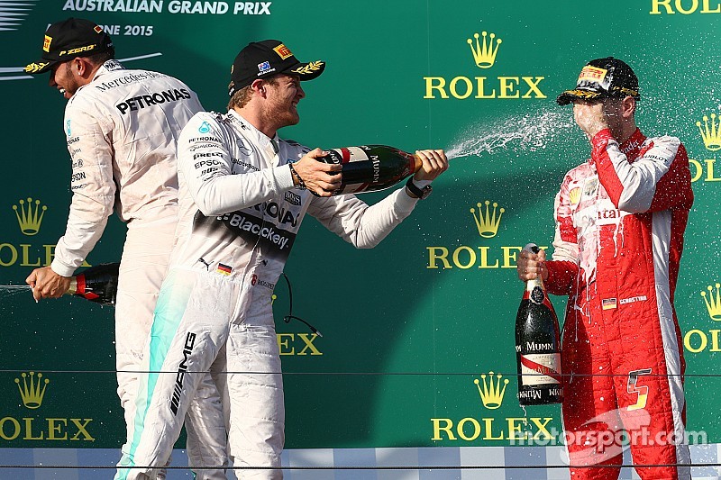 Rosberg invita a Vettel al pit de Mercedes