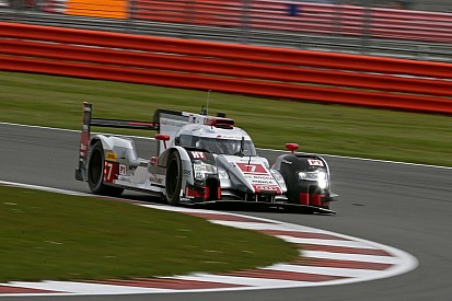 Экипаж Audi в упорной борьбе выиграл в Сильверстоуне