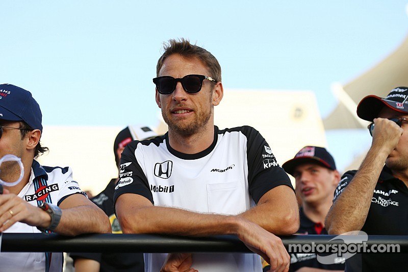 Jenson Button corre y luce en Maratón de Londres