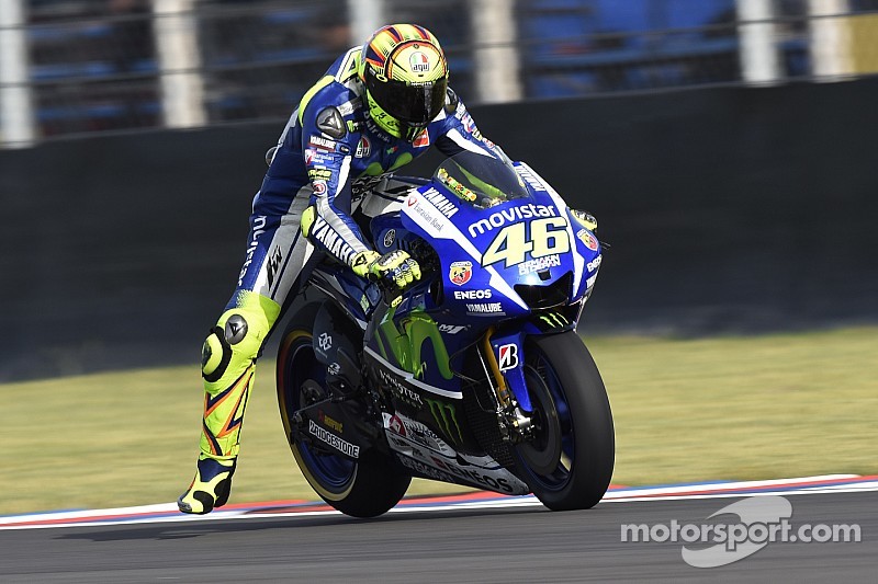 Rossi se queja de una