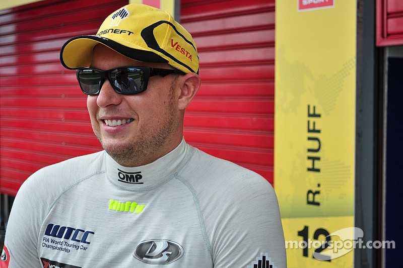 Huff fue hospitalizado luego de un accidente en una prueba