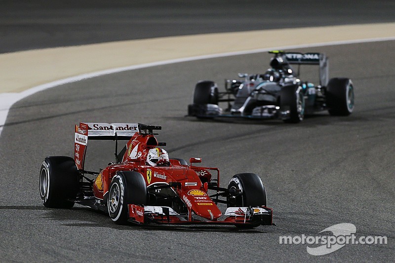 Vettel dice que Ferrari está alcanzando a Mercedes