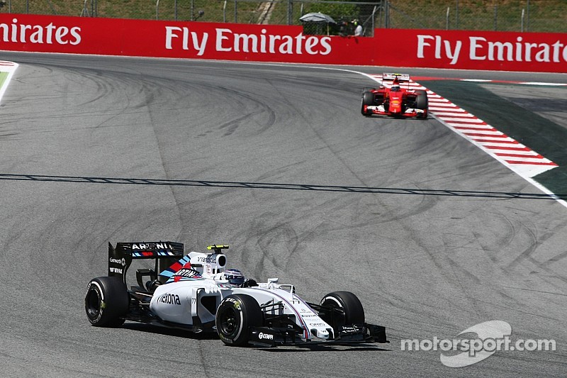 Bottas satisfecho por mantener a un Ferrari detrás