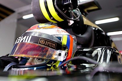 Após incidente, Lotus pede cautela a pilotos em futuras disputas