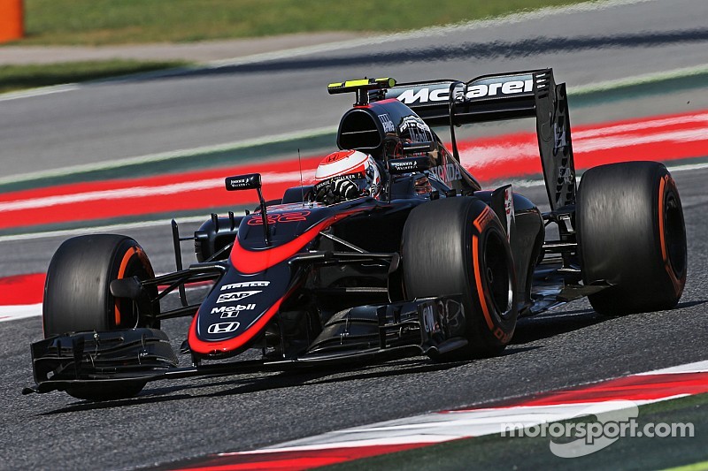 Alonso minimiza los comentarios de Button