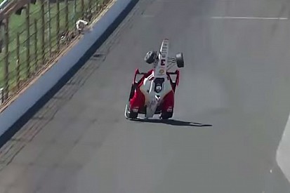 Castroneves flips during Indy 500 practice - video