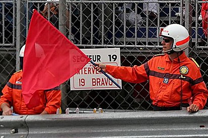 Bandiera rossa al 1. giro per una maxi scivolata