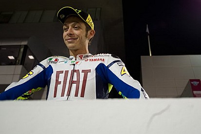 Valentino si fa uno shampoo