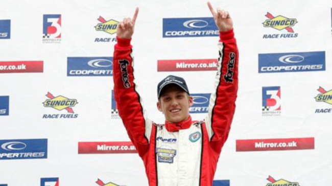 Daniel McKenzie vince la prima gara con pit-stop