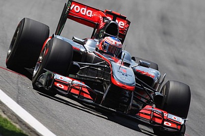 La McLaren va avanti con la livrea cromata