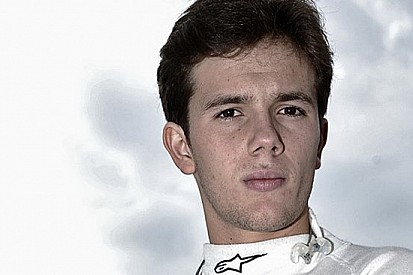 Carlos Munoz firma con Signature