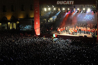 MotoGp Night: 38.000 persone per Nicky e Vale!