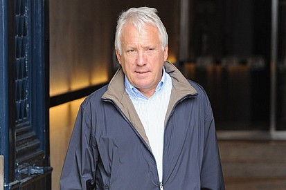 Charlie Whiting difende l'ala mobile