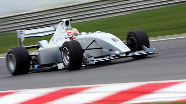 Monras fa il vuoto nei test collettivi di Snetterton