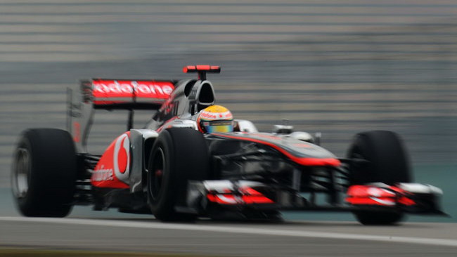 Hamilton risparmia un treno di gomme per la gara