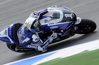 Lorenzo soffia la pole position a Simoncelli
