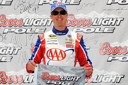 Pole a sorpresa per Kyle Busch in Kansas