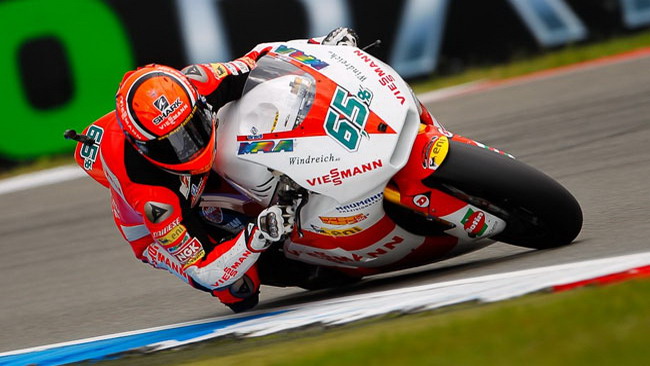 La pioggia regala la pole a Bradl
