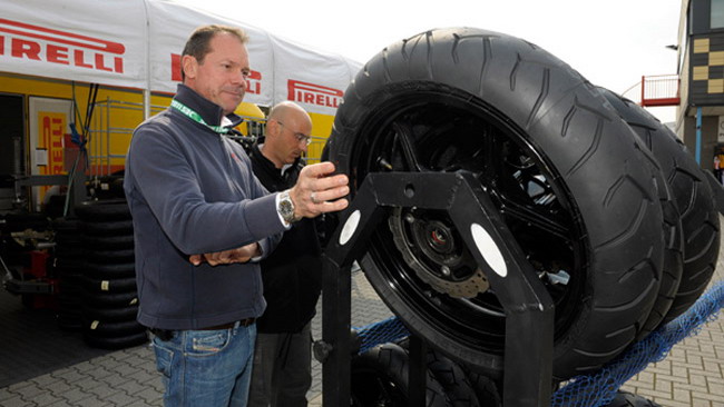 La Superbike rinnova con la Pirelli fino al 2015