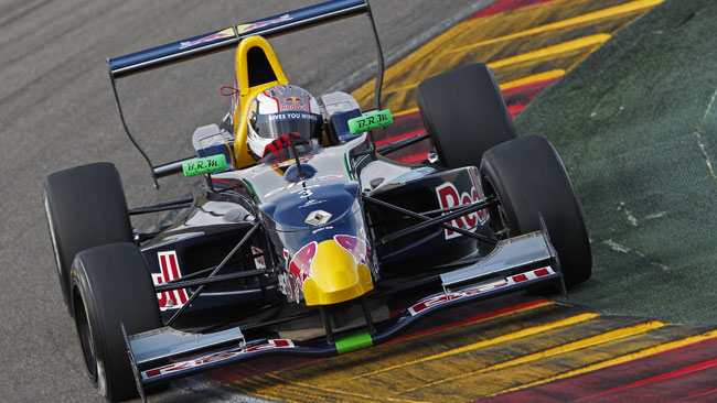 Kvyat dalla pole alla vittoria in gara 1 ad Alcaniz