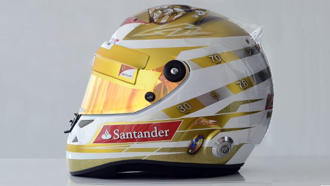 Fernando Alonso presenta il casco per Monaco