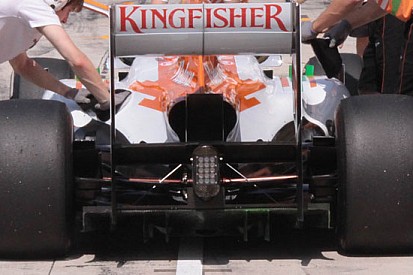 La Force India gira con il camber positivo posteriore?