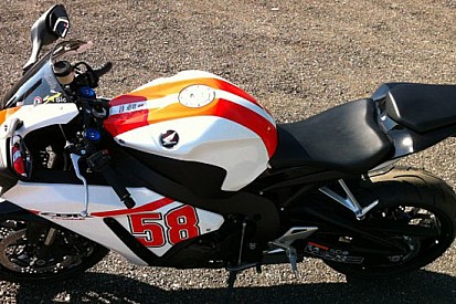 Ezpeleta si aggiudica la Honda CBR dedicata al Sic