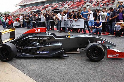 La nuova Formula Renault 2.0 in pista a Barcellona