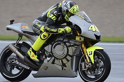 Solo un giro per Valentino ad Aragon, poi la pioggia