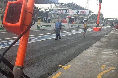 A Interlagos piove, la pista è già bagnata