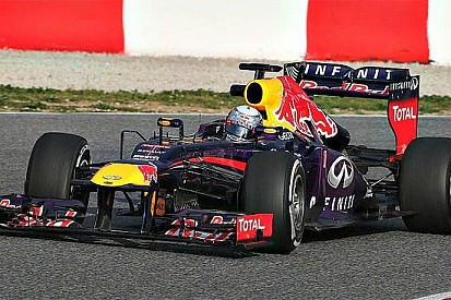 Barcellona, Day 1, Ore 13: Vettel vola con le hard