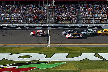 Harvick e Kyle Busch vincono i Gatorade Duel
