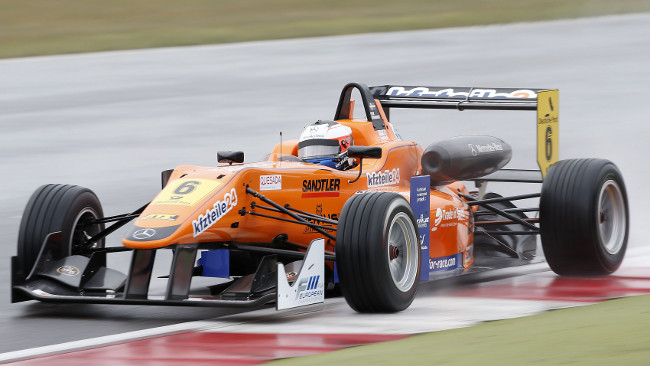 Silverstone, Libere: Rosenqvist svetta sul bagnato
