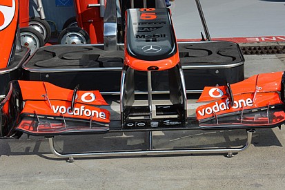 Sull'ala anteriore McLaren c'è un doppio predellino